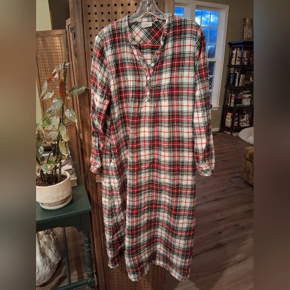 Vintage 💫 LL Bean Pintuck Flannel Nightgown Small - Picture 1 of 6